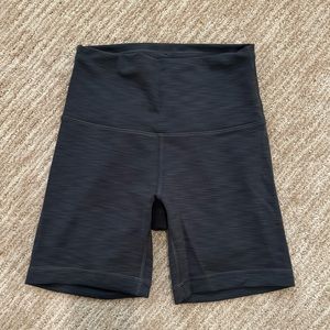 Wunder Train High-Rise Short 6”